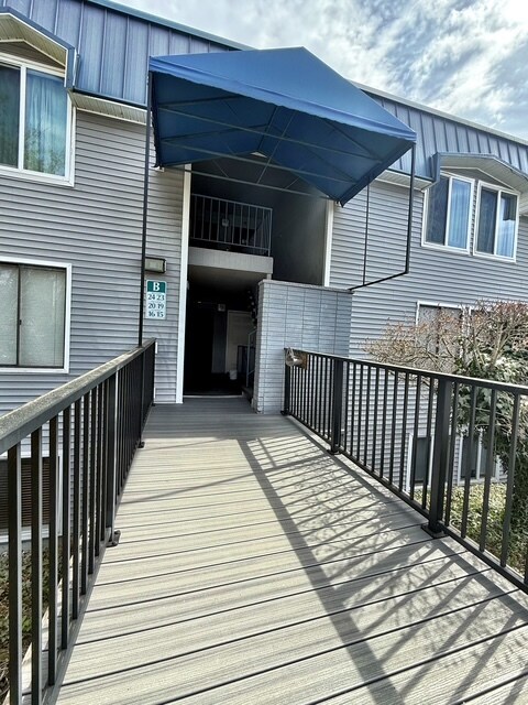 Foto del edificio - 924 Shorewood Dr