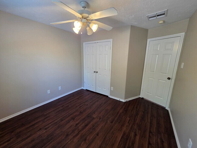 Foto del edificio - 22885 Lantern Hills Dr