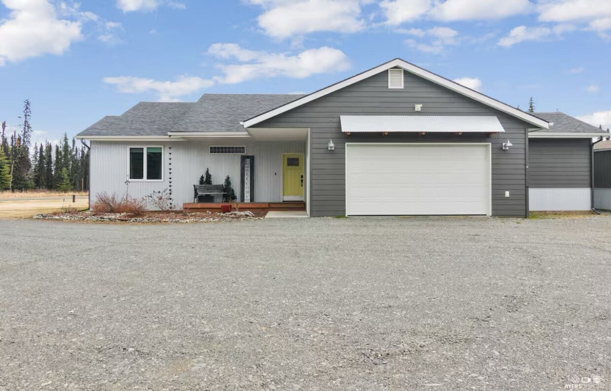 Primary Photo - SEASONAL RANCH HOME
