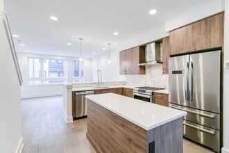 Building Photo - 634 N 5th St