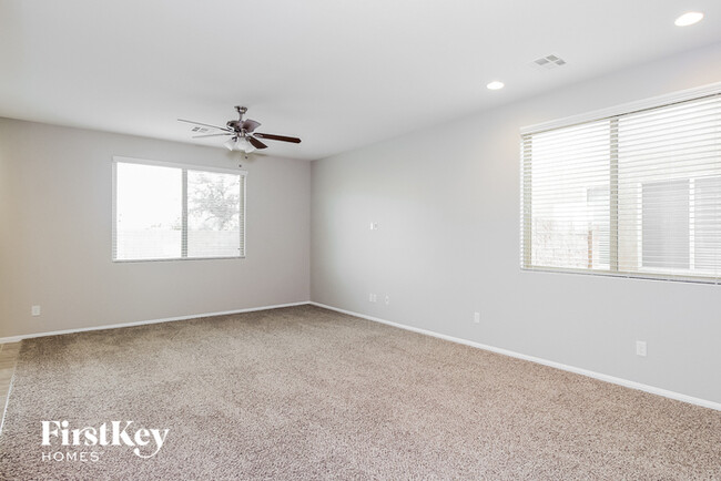 Foto del edificio - 480 Stonegate Meadow Ave