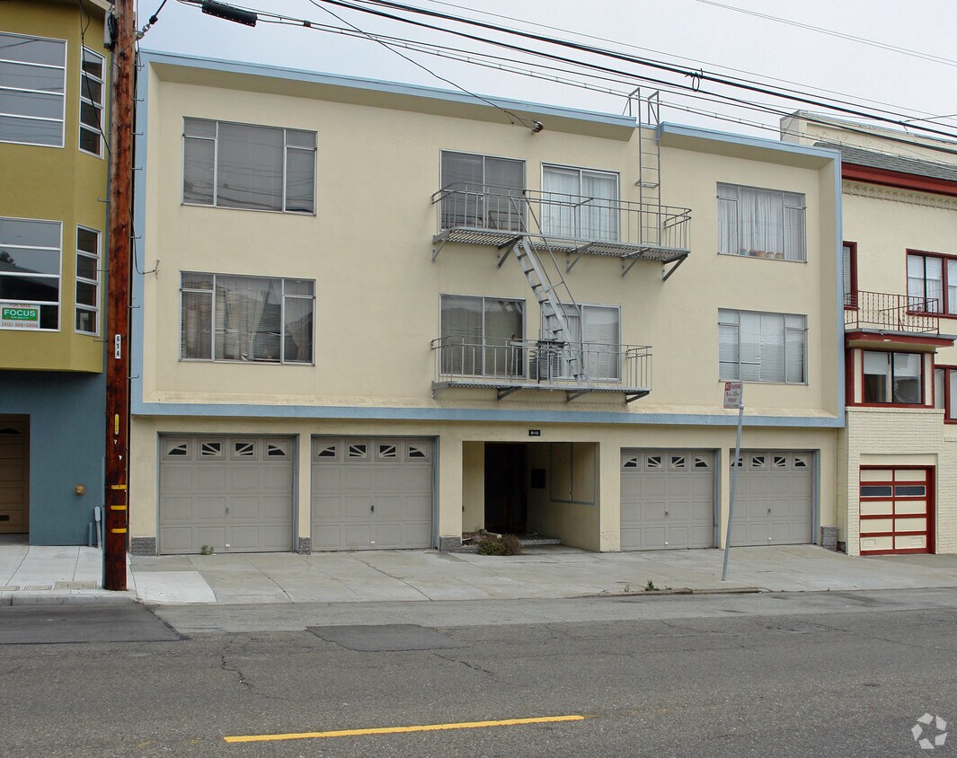 Building Photo - 6112 California St