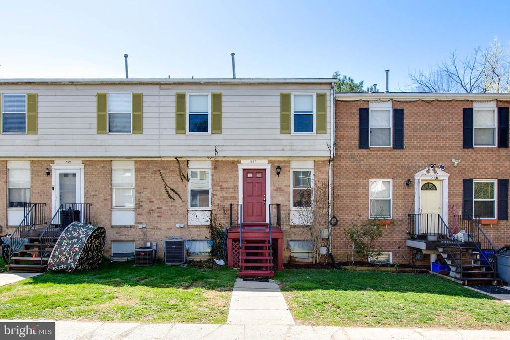 Primary Photo - 557 W Diamond Ave
