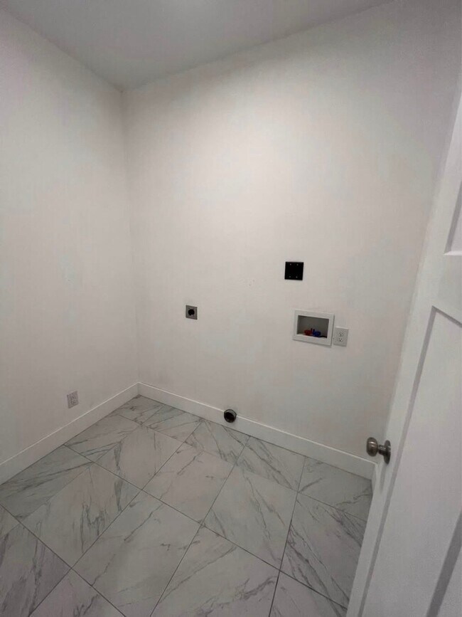 Foto del edificio - 83 N 2500 W