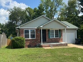 Building Photo - 1304 Lakewood Dr