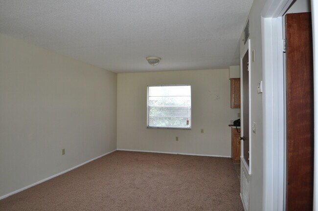 Foto del edificio - ALTAMONTE SPRINGS: 3 bed/1.5 bath home in ...