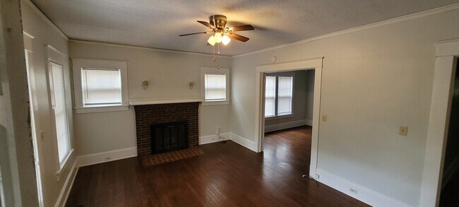 Foto del edificio - 104 S Josephine Boyd St