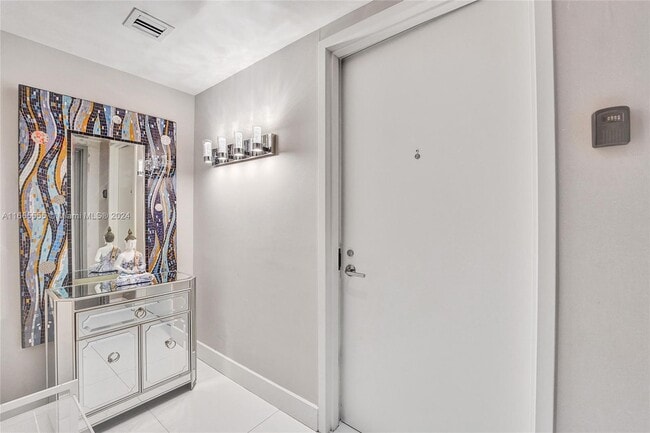Building Photo - 2602 E Hallandale Beach Blvd
