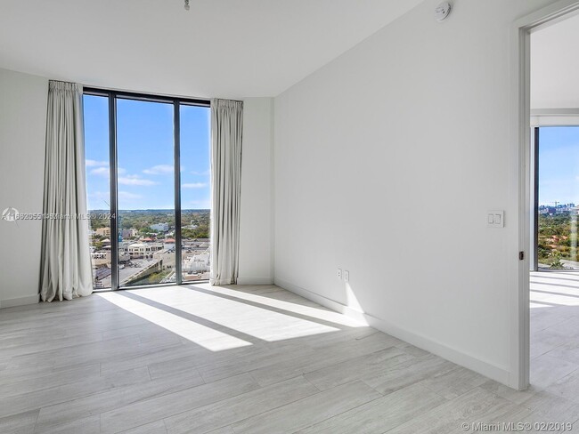 Building Photo - 2831 S Bayshore Dr