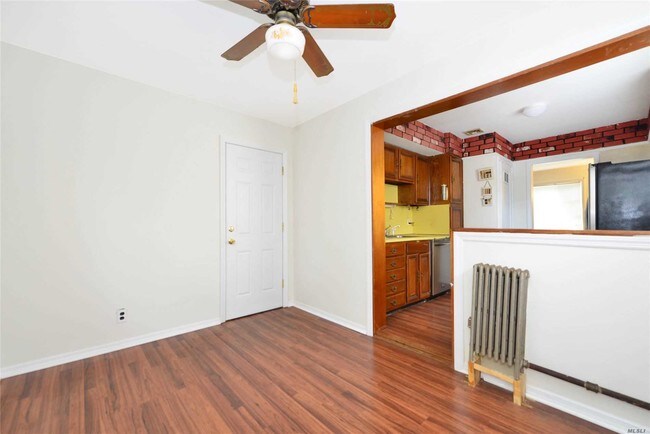 Foto del edificio - 1043 Denton Ave