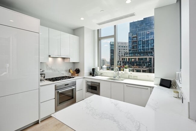 Building Photo - 133 Seaport Blvd