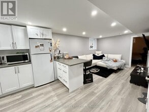 Building Photo - 18 Queenston Crescent