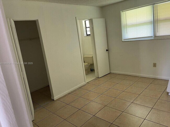 Foto del edificio - 1000 SW 8th St