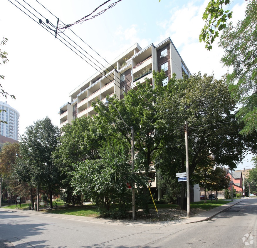 Building Photo - 100 Alexander St