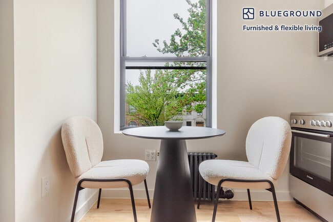 Building Photo - 511 9th St