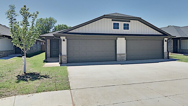 Foto del edificio - 3 Bedroom 2 Bathroom 2 Car Garage Duplex C...