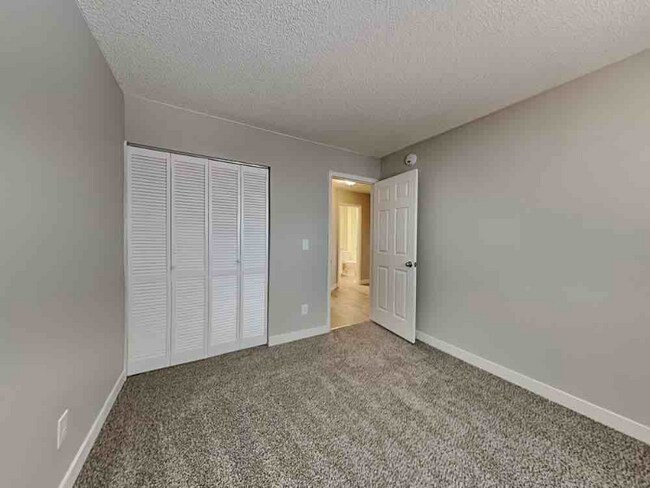 Foto del edificio - 6930 Sugar Creek Cir