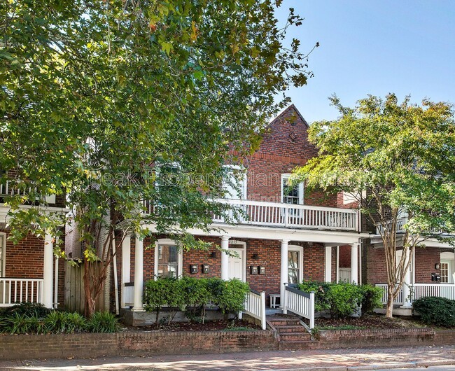 Building Photo - 2213 W Cary St