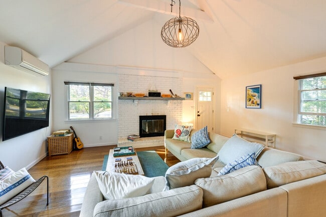 Building Photo - 67 Reeves Bay Trail