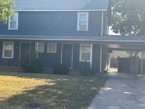 Building Photo - 2214 Roanoke Ln