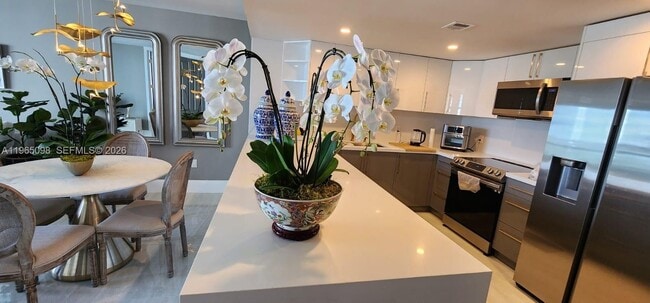 Foto del edificio - 5701 Collins Ave