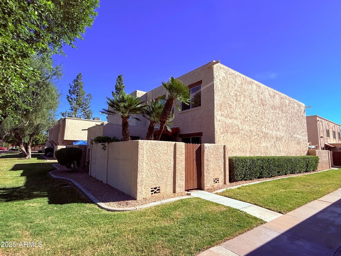 Foto principal - 8125 E Glenrosa Ave
