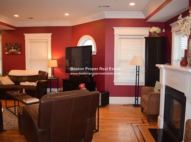 Building Photo - 95 W 7th St