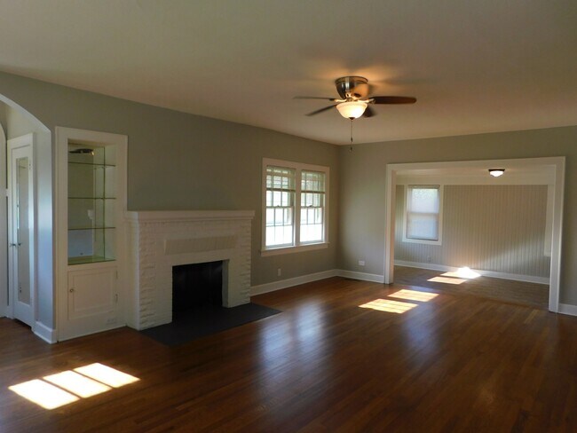 Building Photo - Amazing 3 bedroom/2.5 bath home near Summi...