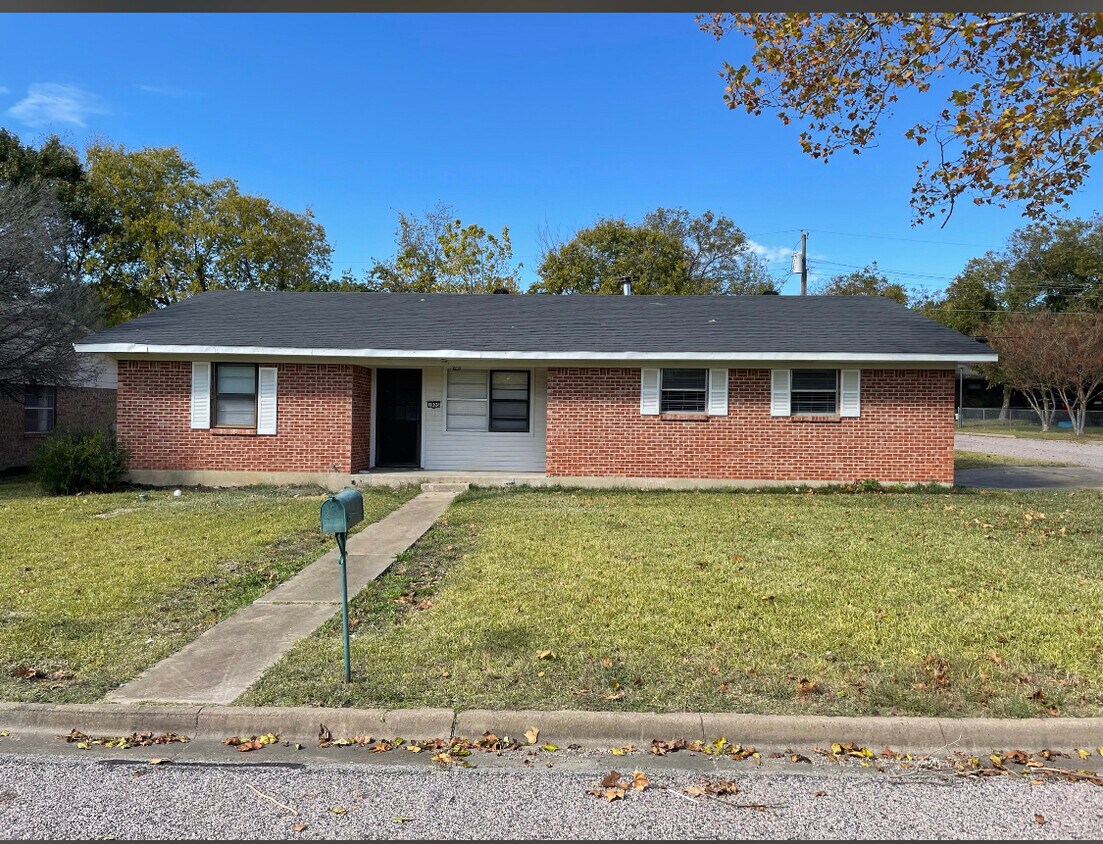 1006 S Idlewild Dr, Sherman, TX 75090 House Rental in Sherman, TX