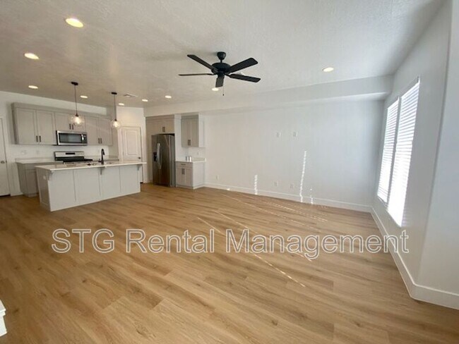 Building Photo - 2664 E Gray Birch Dr