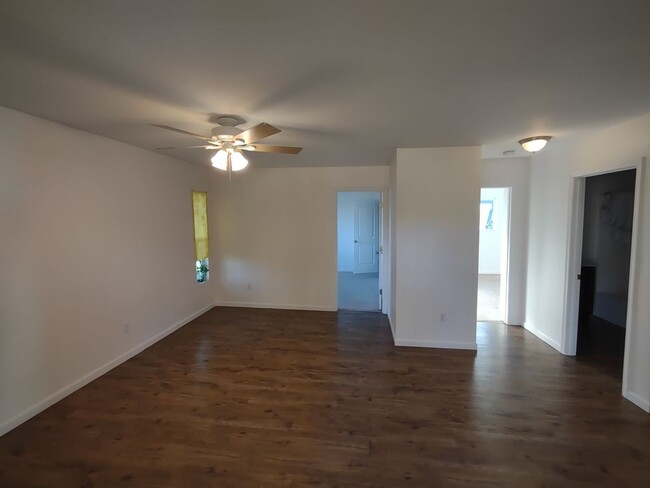 Foto del edificio - Beautiful Like New 2br, 1ba home with garage.