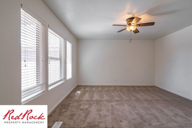 Building Photo - DOG-FRIENDLY 4 Bedroom Townhome with INTERNET INCLUDED!