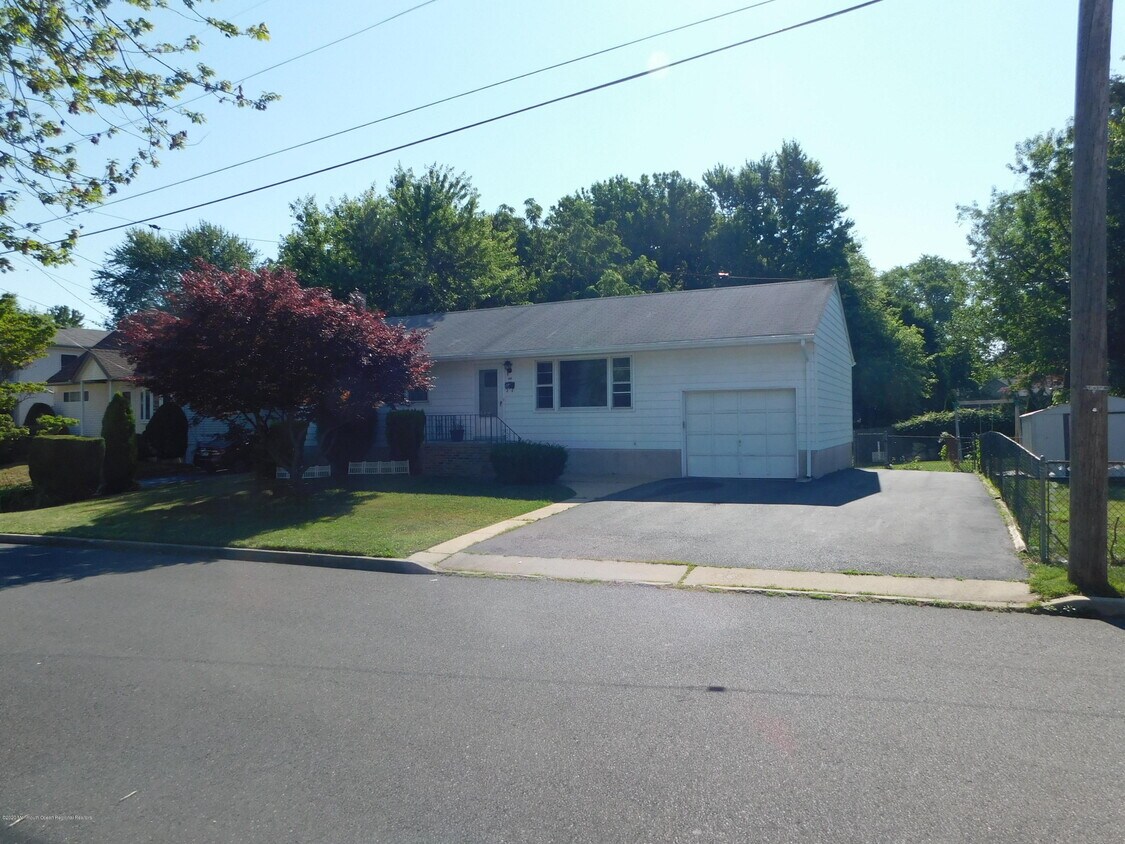 Primary Photo - 508 Garden Pl