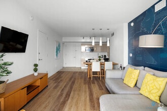 Building Photo - 2602 E Hallandale Beach Blvd