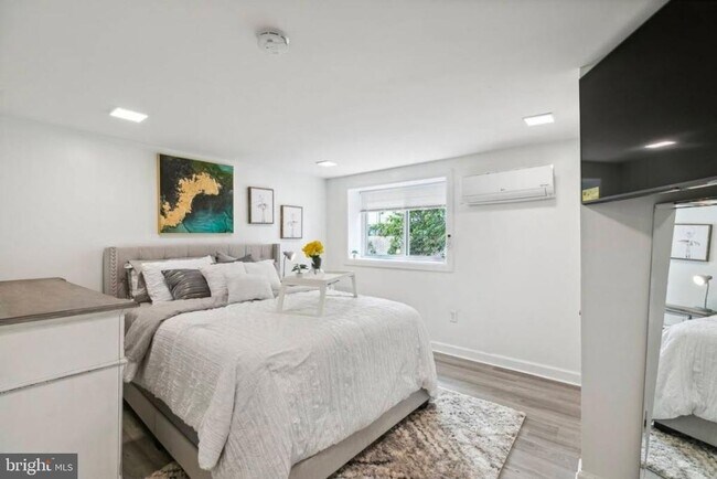 Foto del edificio - 311 Old Rodgers Rd