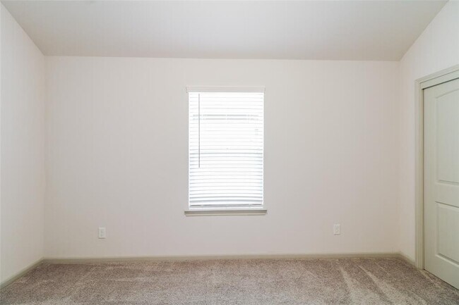 Foto del edificio - 7946 Cypress Dr