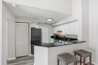 Building Photo - 8215 Ibis Club Dr