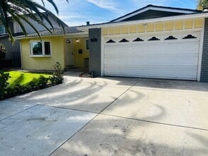 Building Photo - 1445 Lexington Dr