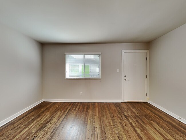 Foto del edificio - 880 N Highland Ave NE