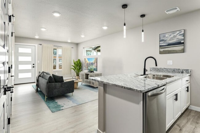 Building Photo - Liberty Estates