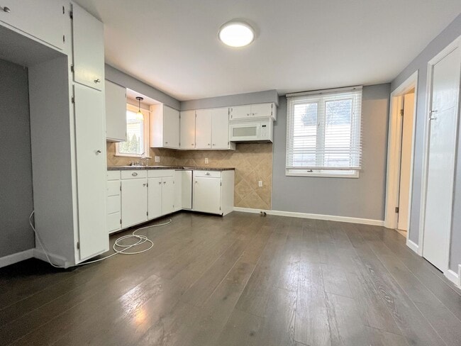 Foto del edificio - Comfortable 2-Bed Plus Den Home Available in Tonawanda