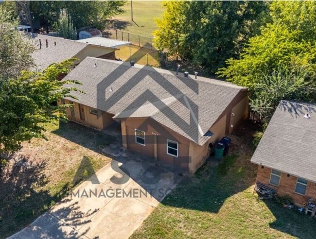 Building Photo - 5 Bedroom Rent to Own Home Available!