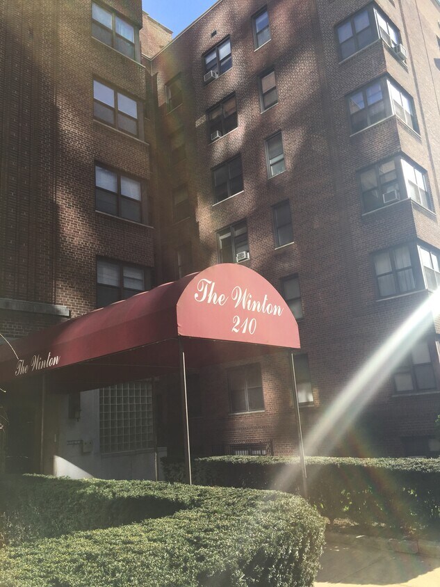 Primary Photo - 210 Martine Ave