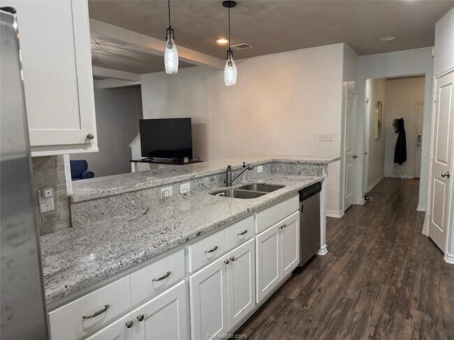 Foto del edificio - 3420 Summerway Dr