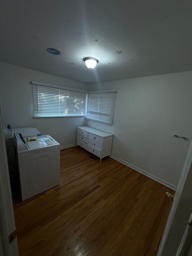 First floor laundry - 972 Cardwell St