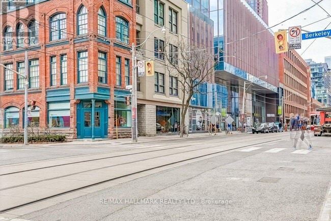 Building Photo - 318 King St E