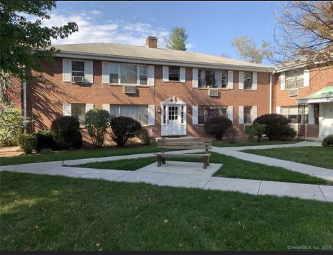 83 Shadow Ln Unit B2, West Hartford, CT 06110 Condo for Rent in West