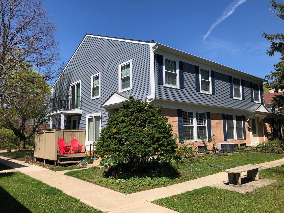 Primary Photo - 2736 Glenbridge Ct