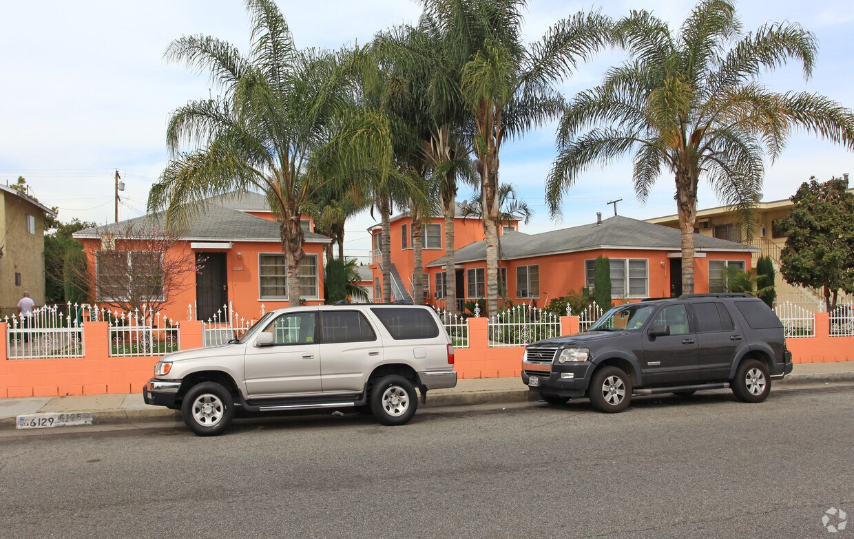 Foto del edificio - 6123-6129 Heliotrope Ave