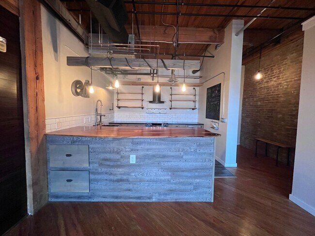 Foto del edificio - Gorgeous Loft Downtown Grand Rapids